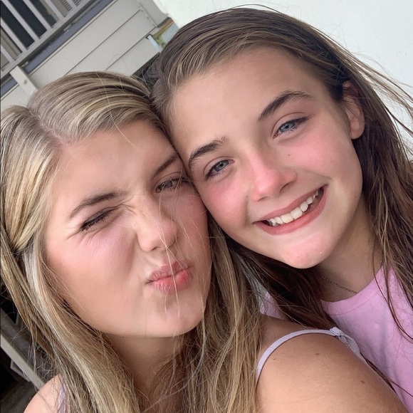 MEET THE POSHER💗🛍🧿👛⚡️⛵️🪐 - Picture 4 of 4